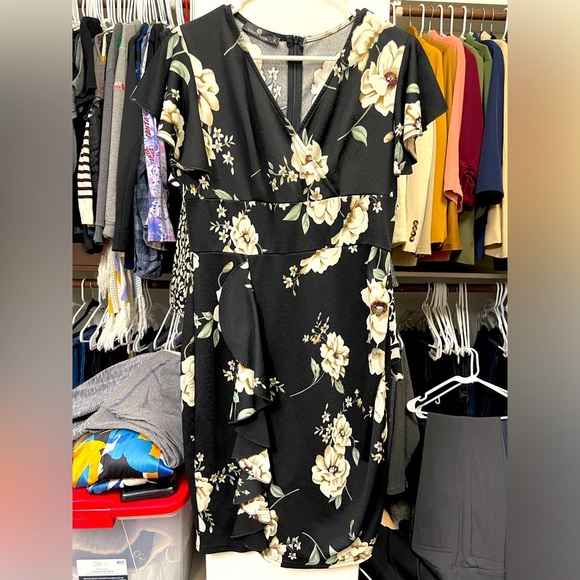 Floral Dress. Size Large. Great for Spring. - Picture 1 of 3